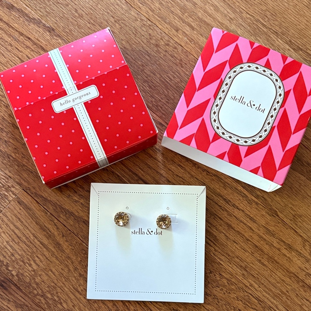 Stella & Dot Nancy Studs Peach